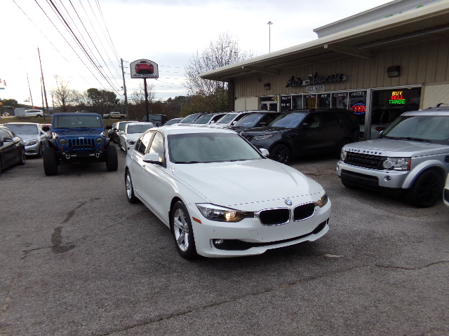 2015 BMW 3 Series 320i's photo