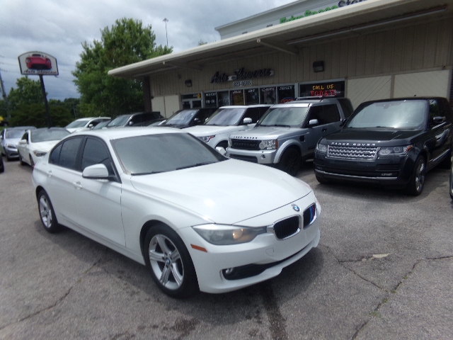 2015 BMW 3 Series 320i Sedan's photo